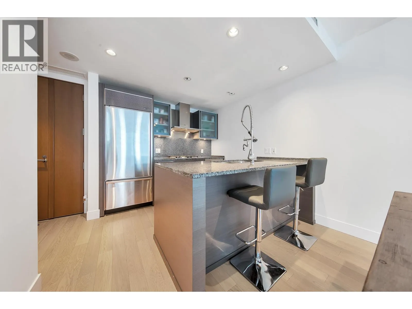 2504 1111 ALBERNI STREET