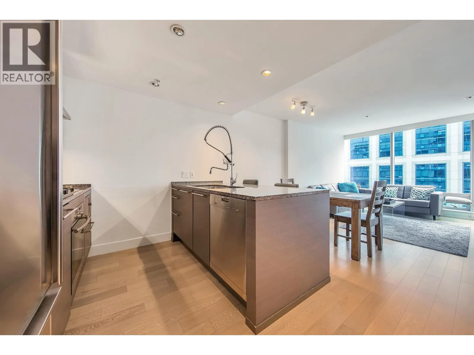 2504 1111 ALBERNI STREET