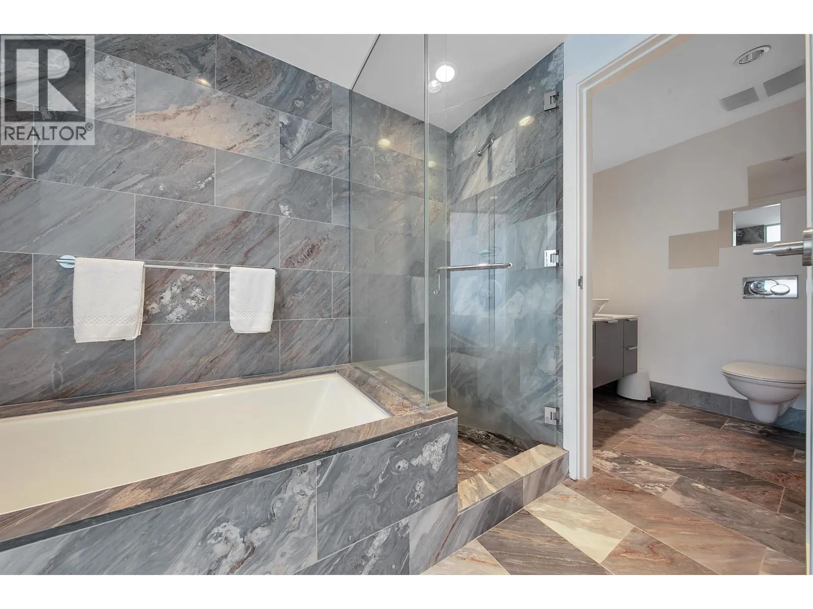 2504 1111 ALBERNI STREET