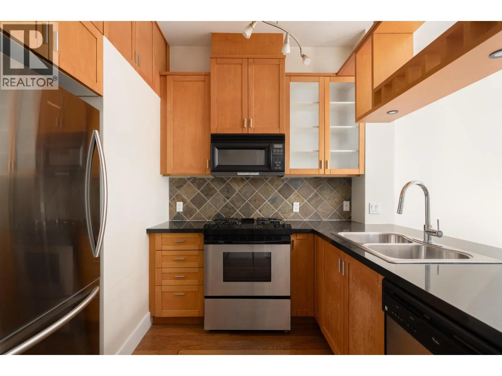 322 8988 HUDSON STREET