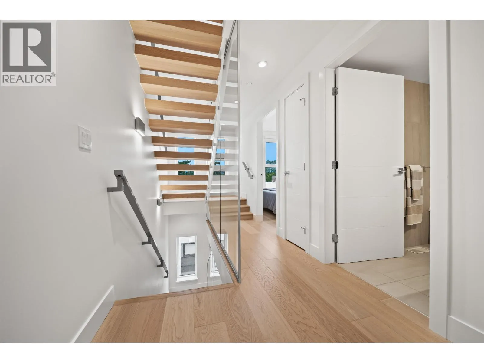 140 W WOODSTOCK AVENUE