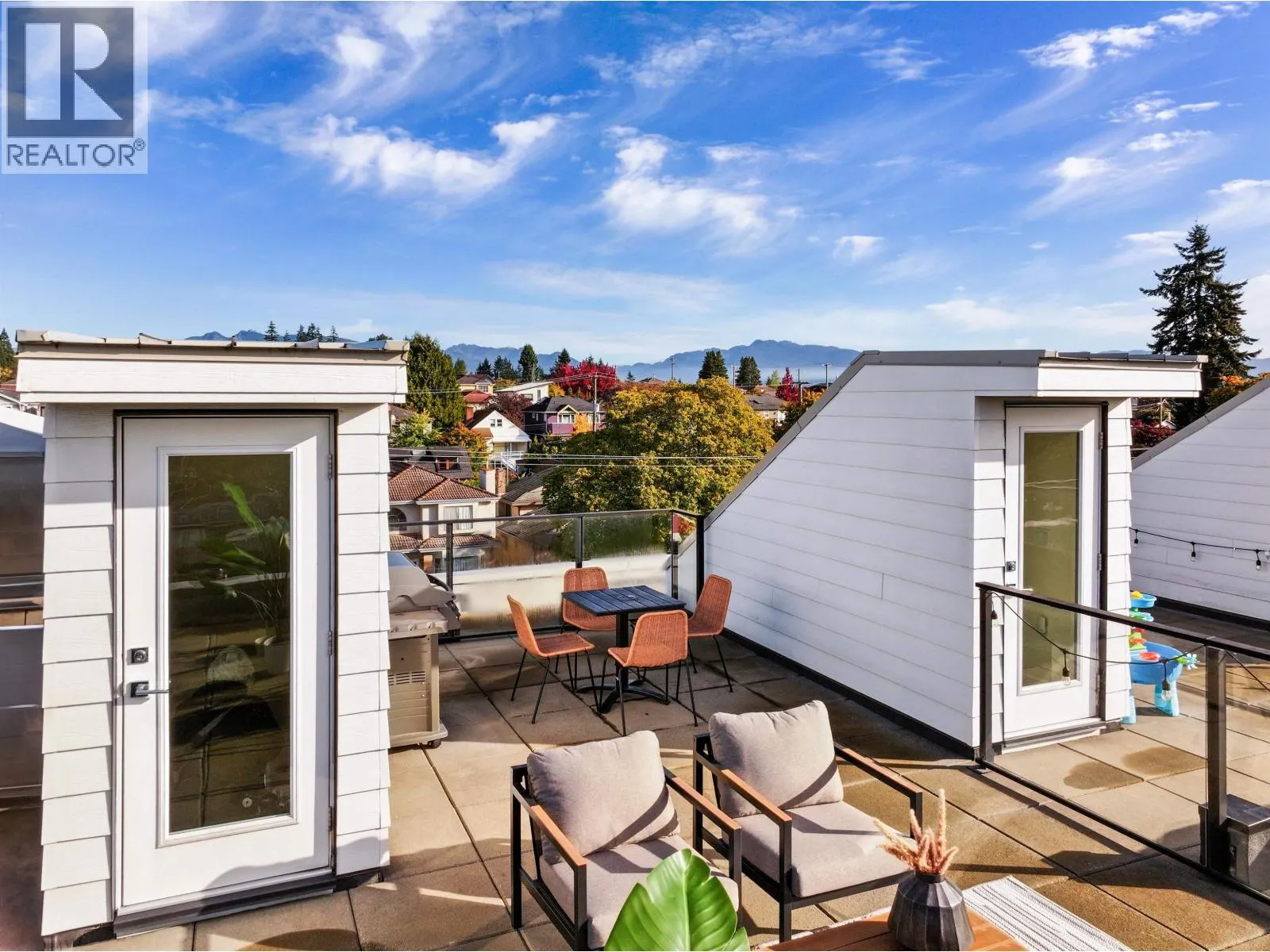 140 W WOODSTOCK AVENUE