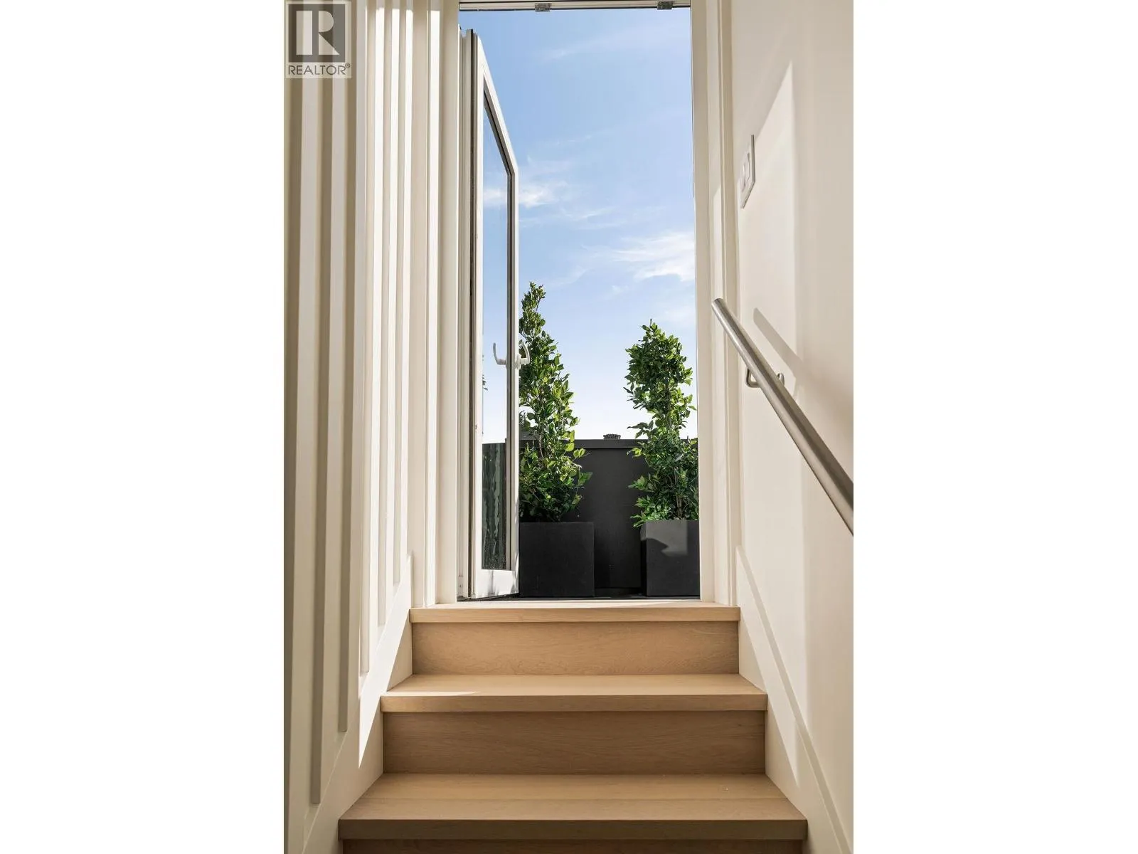 692 W 29TH AVENUE