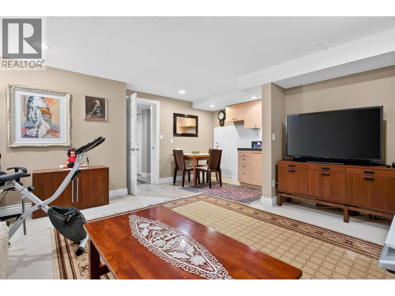 1708 PADDOCK DRIVE