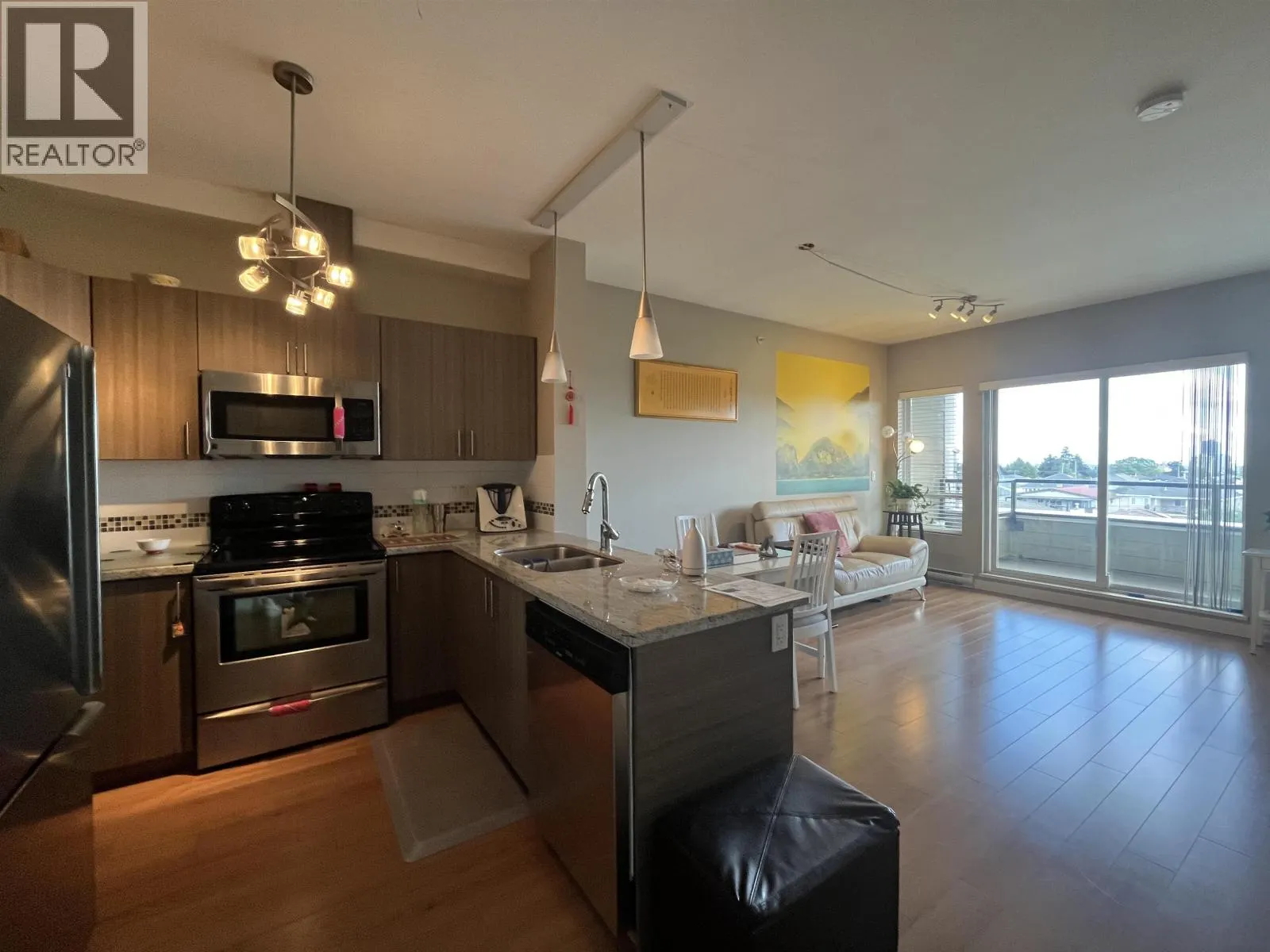 PH1 7738 EDMONDS STREET