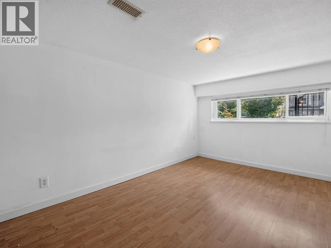 3807 VICTORIA DRIVE