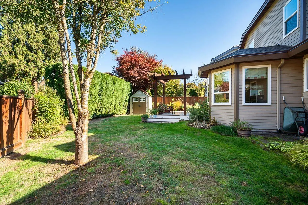 16173 BROOKSIDE GROVE