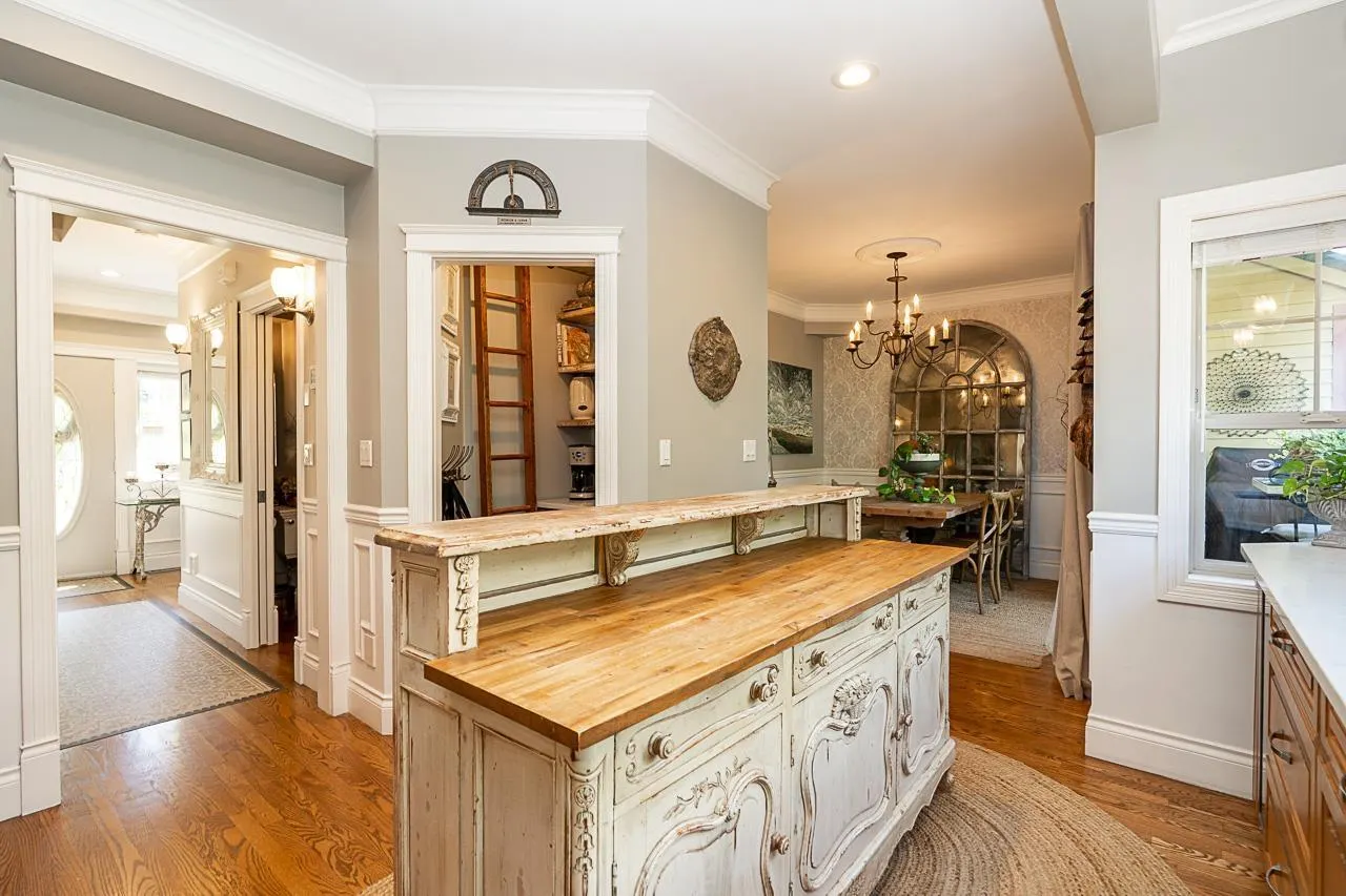 4 15151 BUENA VISTA AVENUE