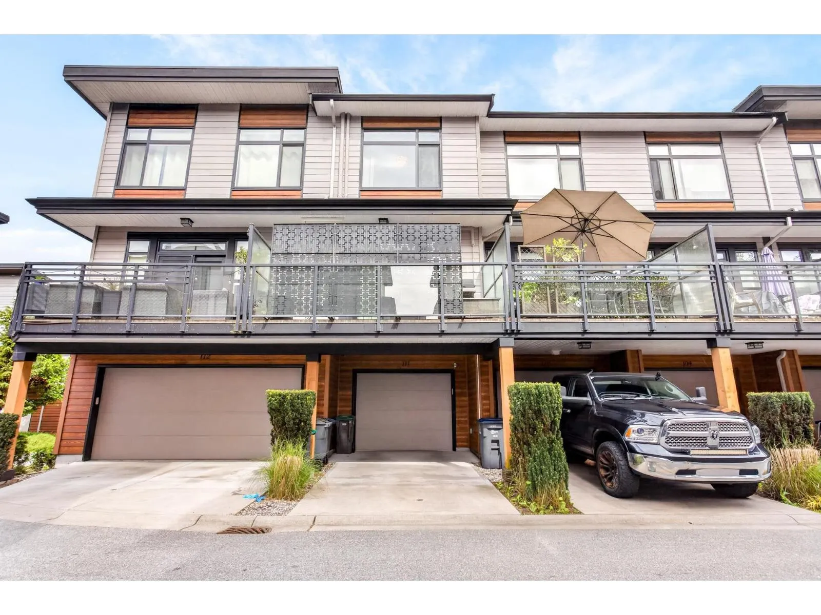 111 16488 64 AVENUE