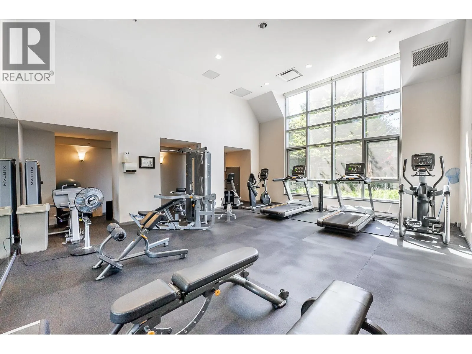 3 290 NEWPORT DRIVE