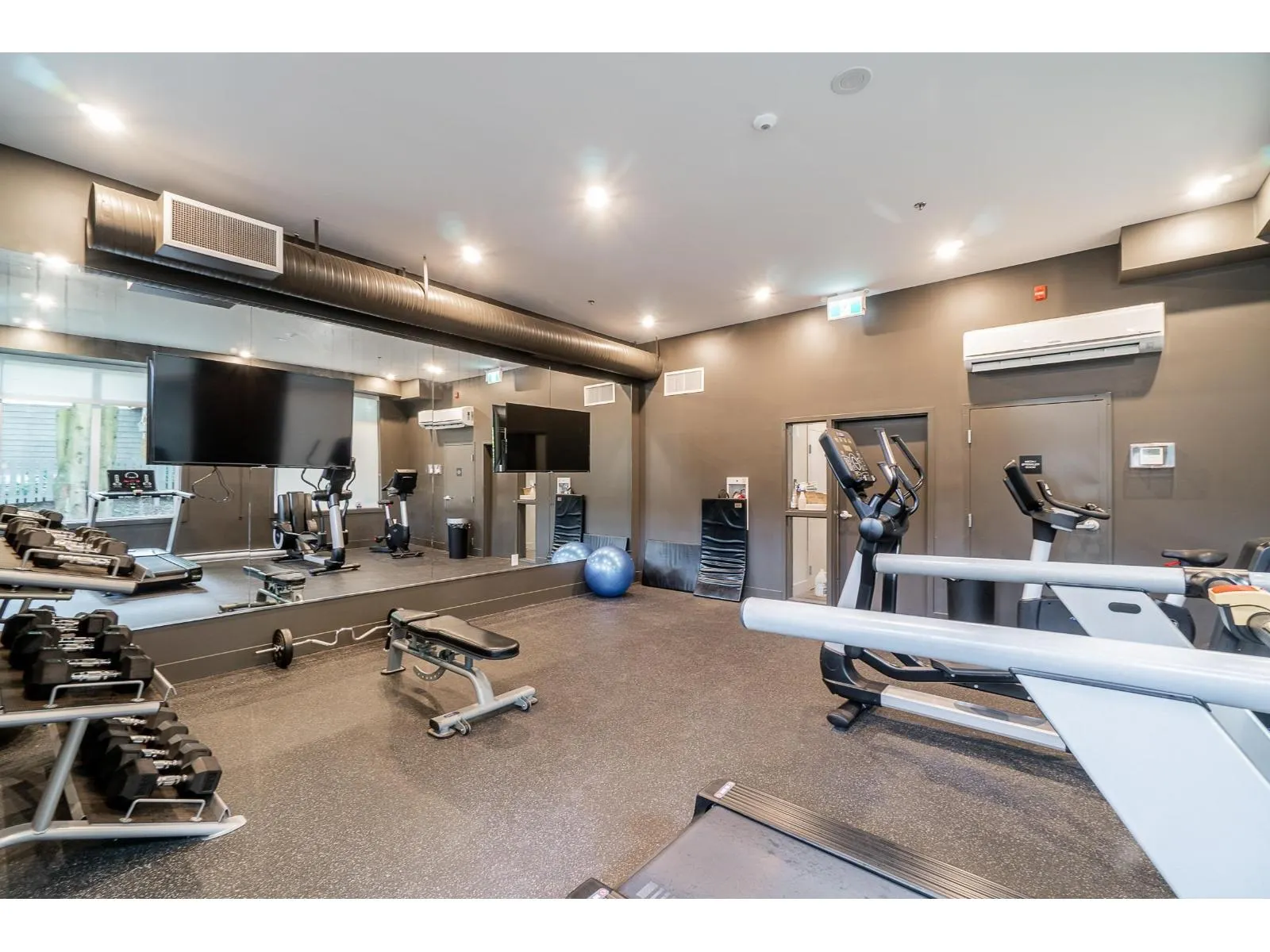 8 9718 161A STREET