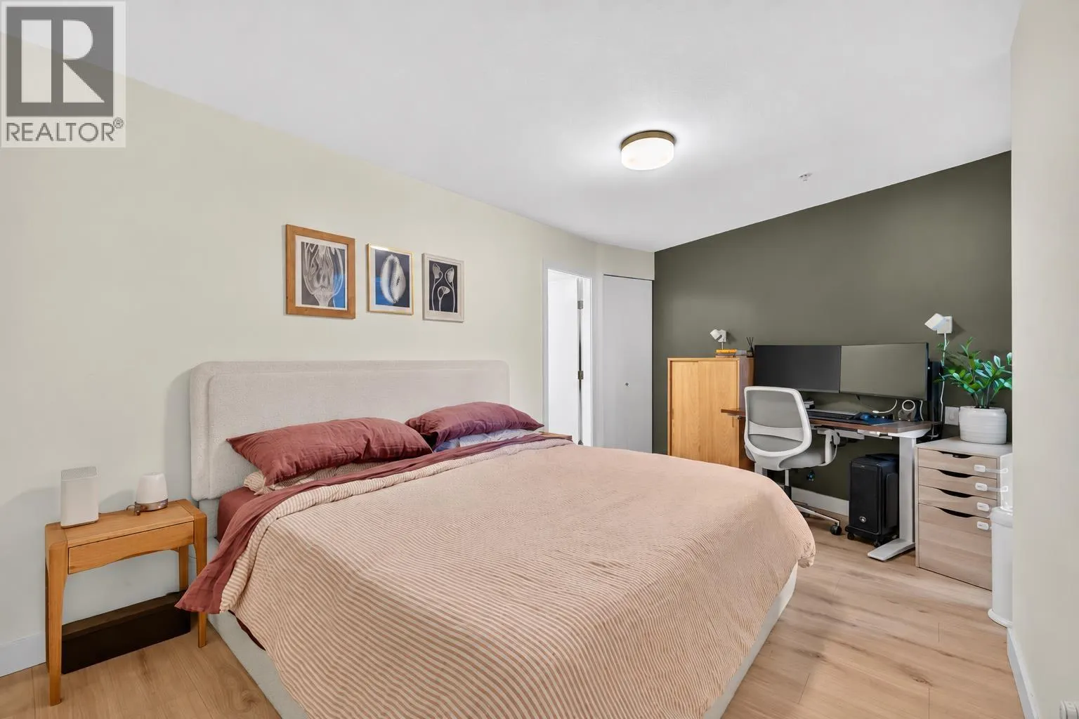 402 733 W 3RD STREET