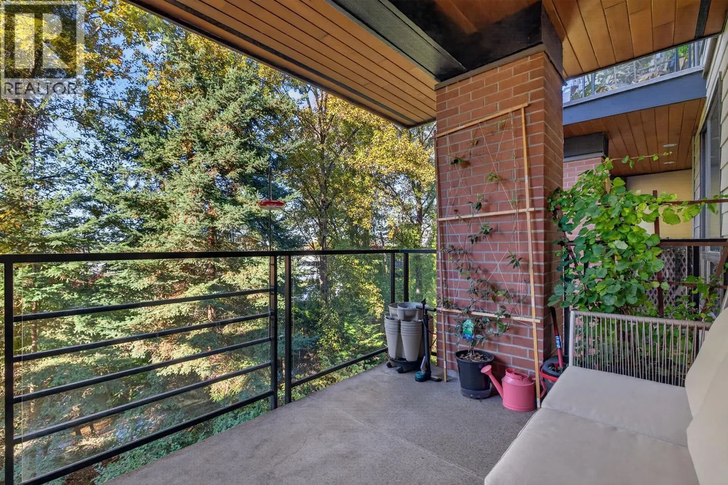 402 733 W 3RD STREET