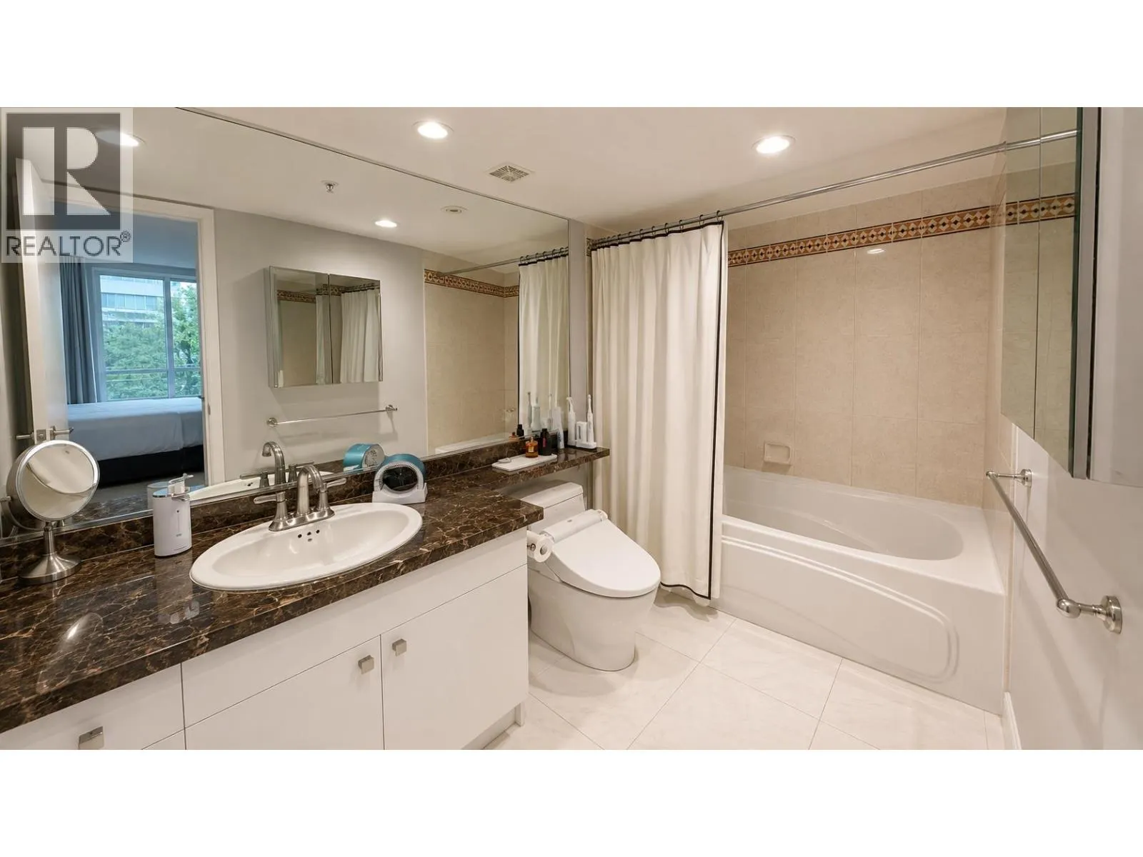 608 MARINASIDE CRESCENT