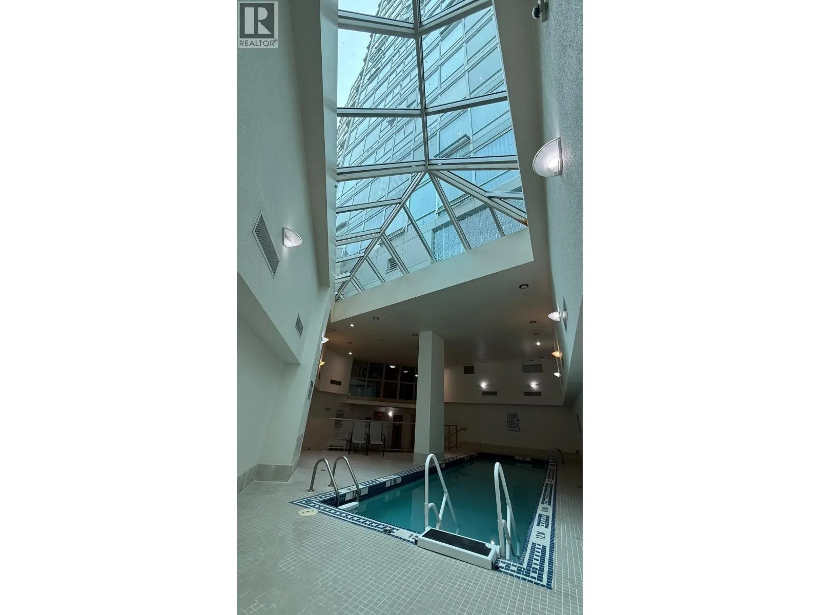 608 1228 MARINASIDE CRESCENT
