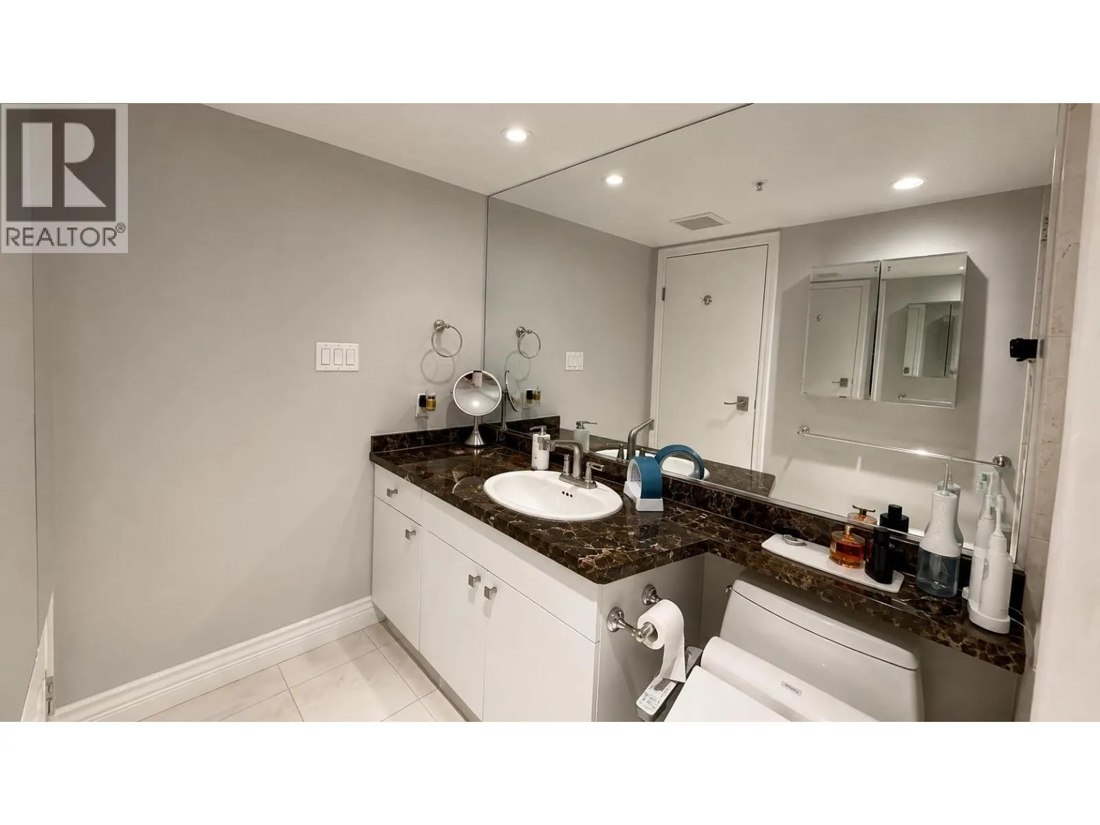 608 MARINASIDE CRESCENT