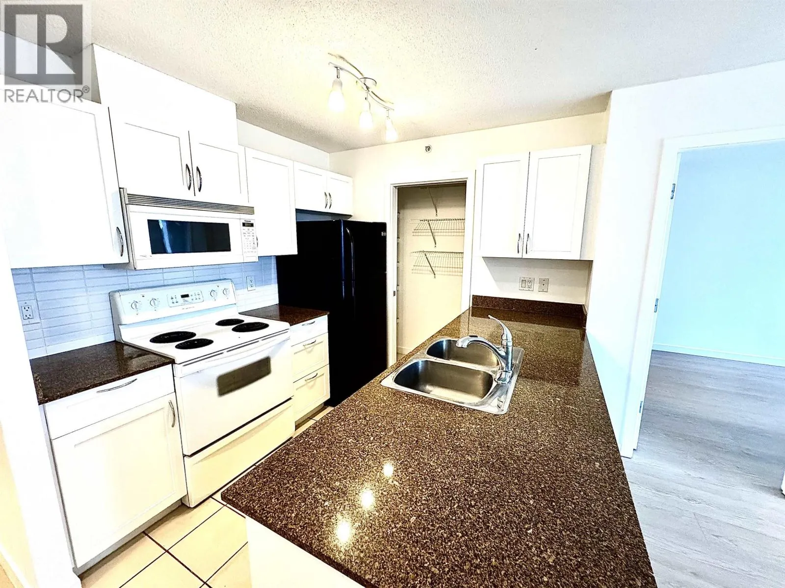 1308 938 SMITHE STREET