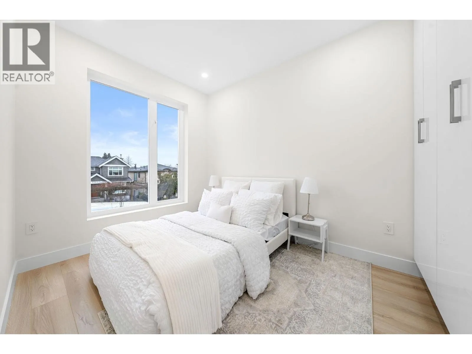 3 3581 HAIDA DRIVE