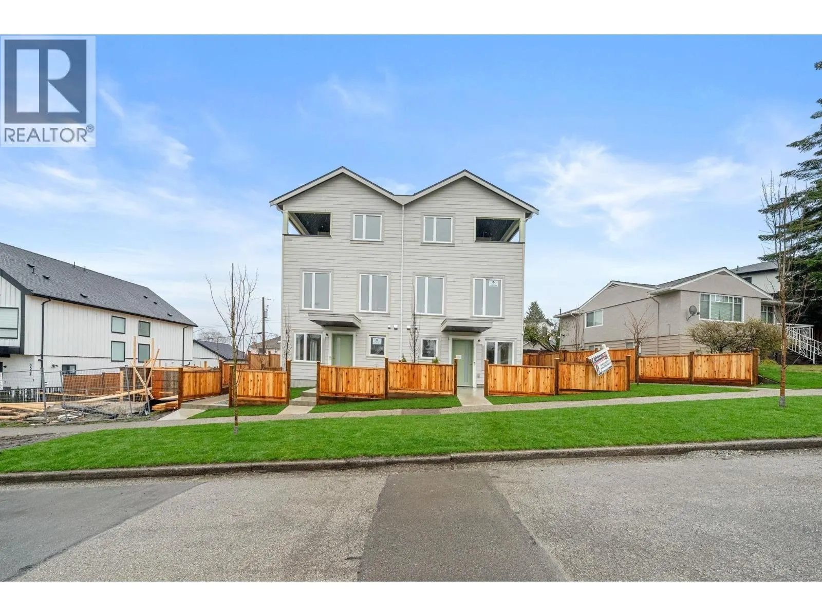 3 3581 HAIDA DRIVE