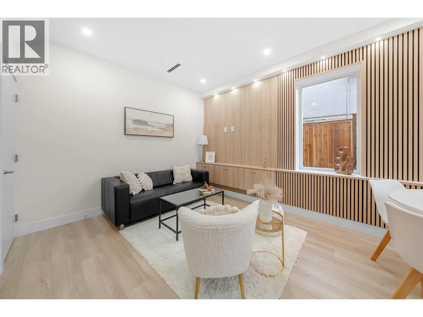 3 3581 HAIDA DRIVE