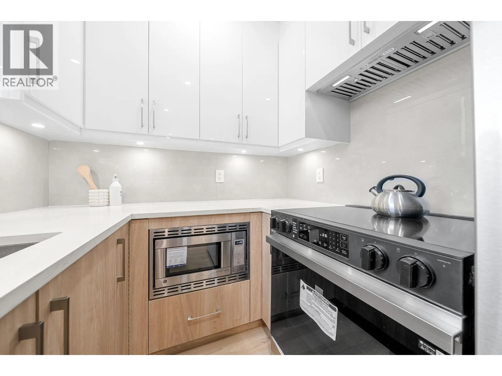3 3581 HAIDA DRIVE