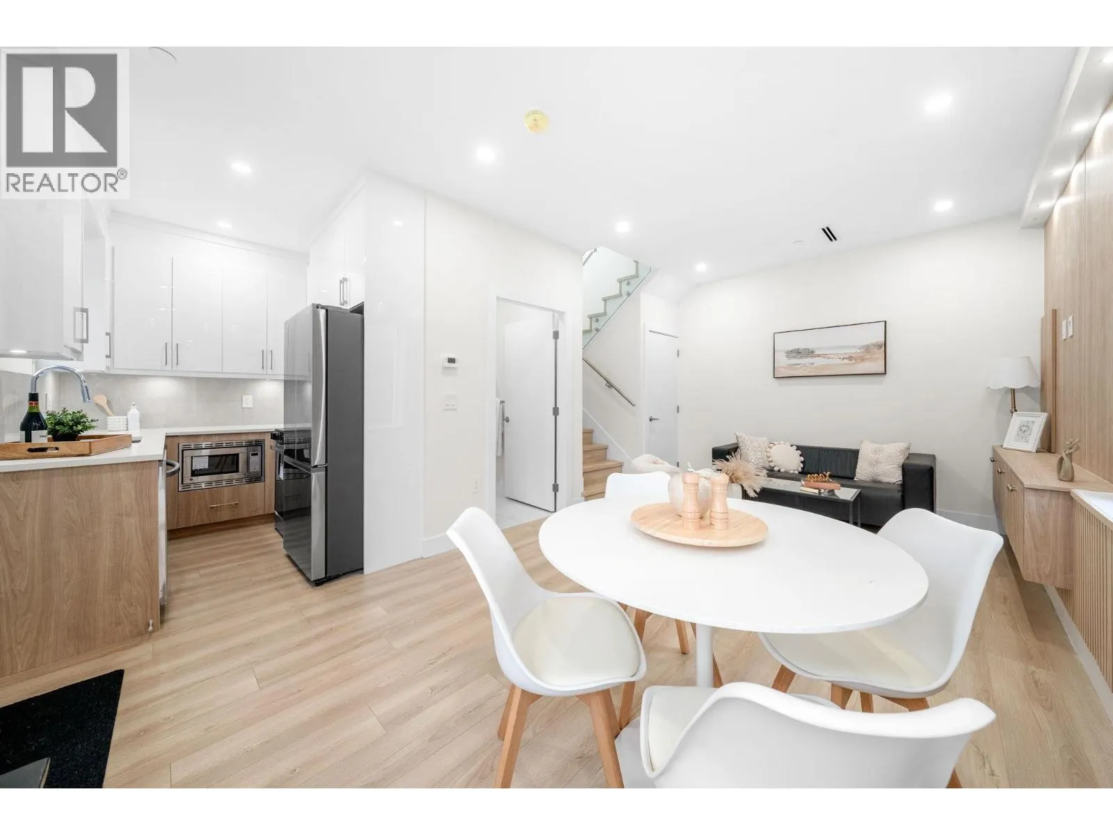 3 3581 HAIDA DRIVE