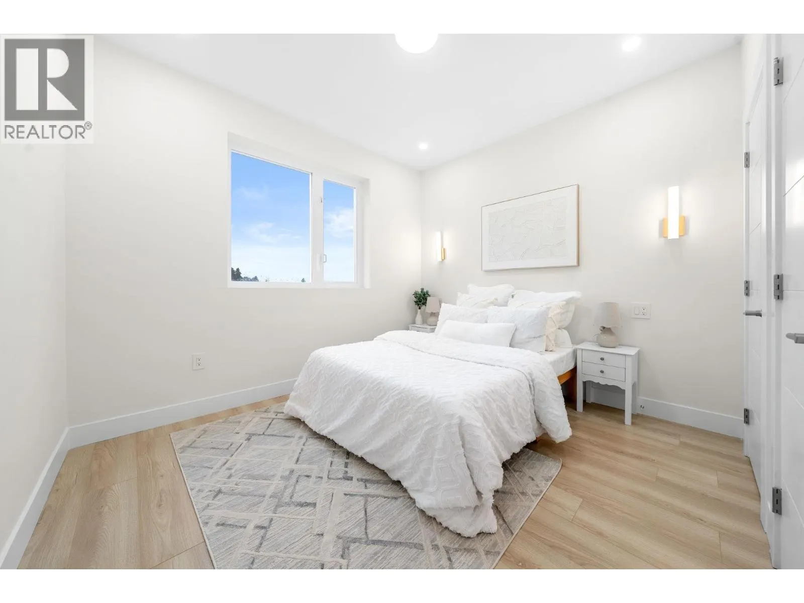3 3581 HAIDA DRIVE