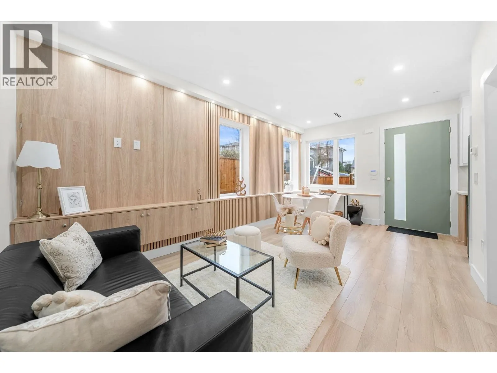 3 3581 HAIDA DRIVE