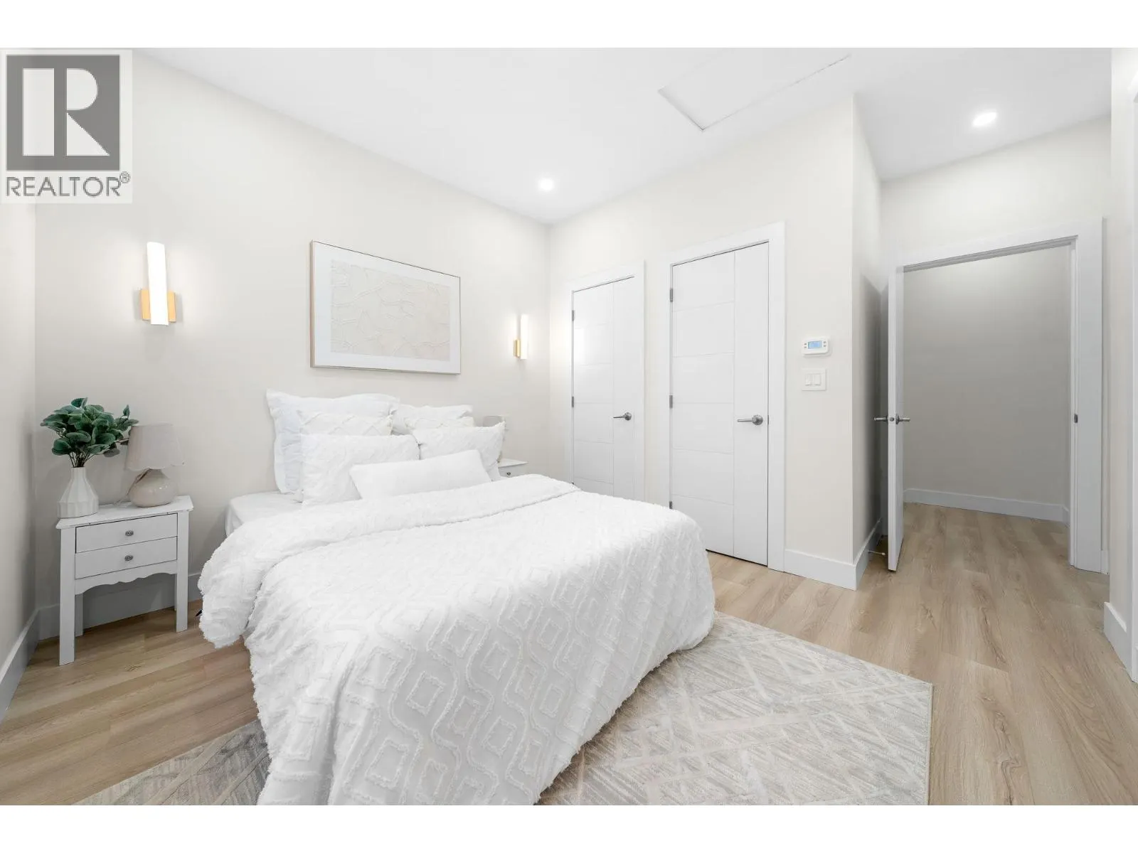 3 3581 HAIDA DRIVE