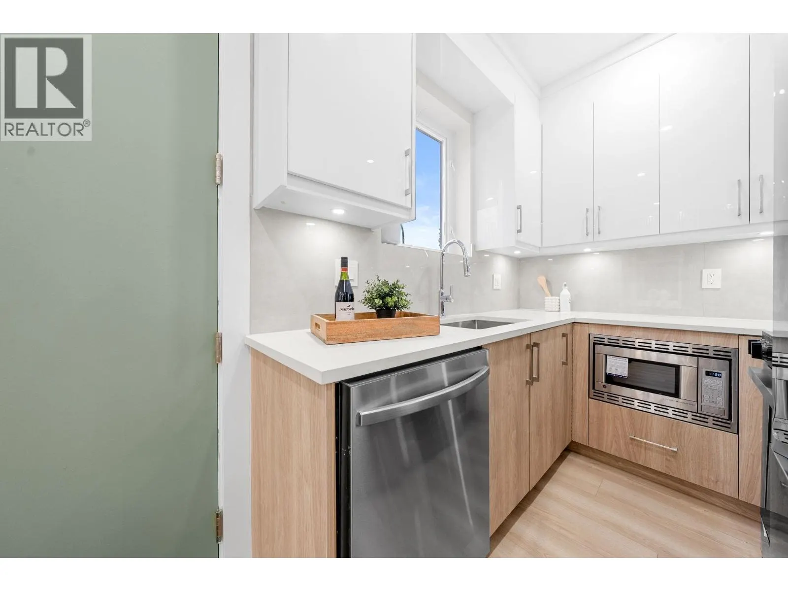 3 3581 HAIDA DRIVE