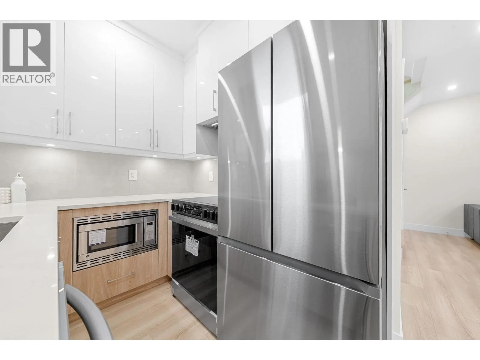 3 3581 HAIDA DRIVE