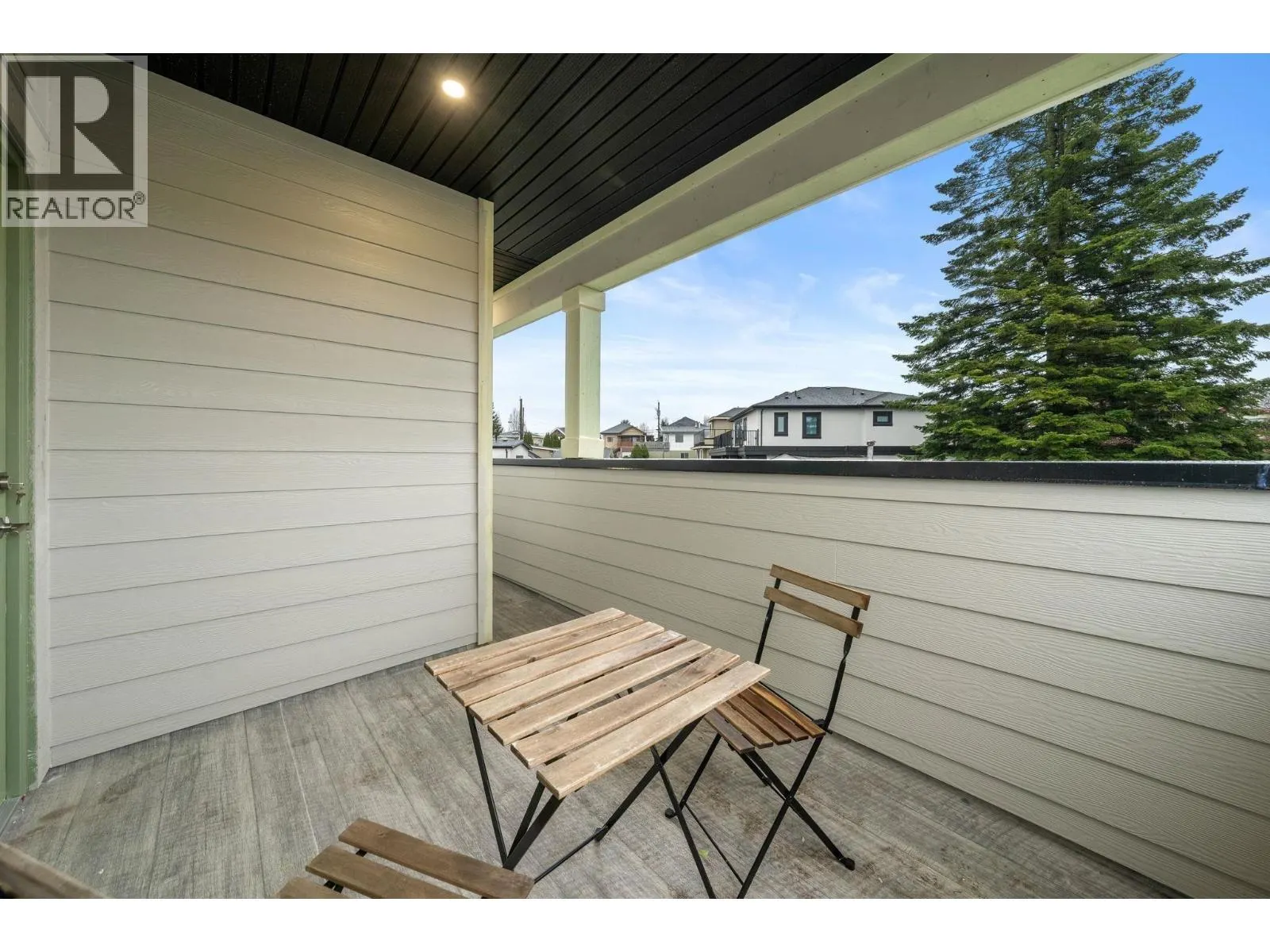 3 3581 HAIDA DRIVE