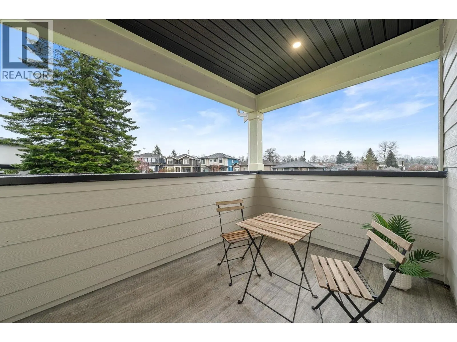 3 3581 HAIDA DRIVE