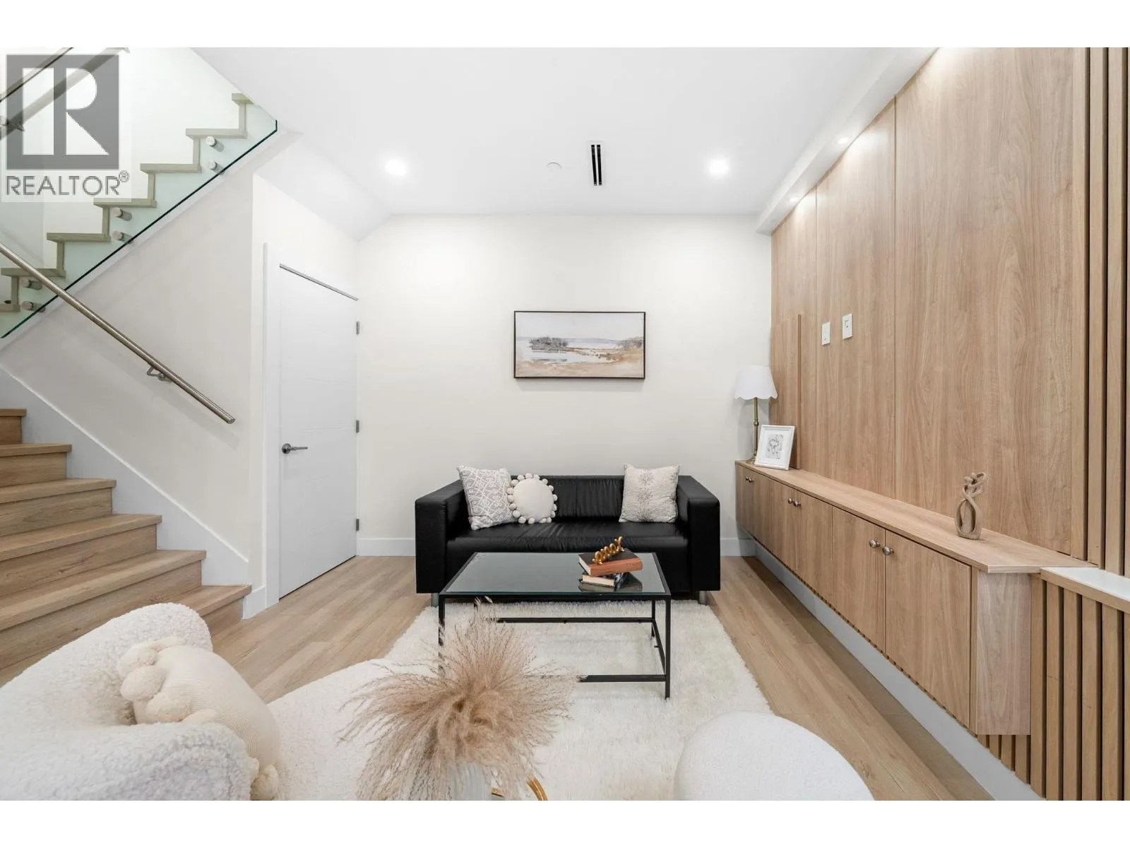 3 3581 HAIDA DRIVE