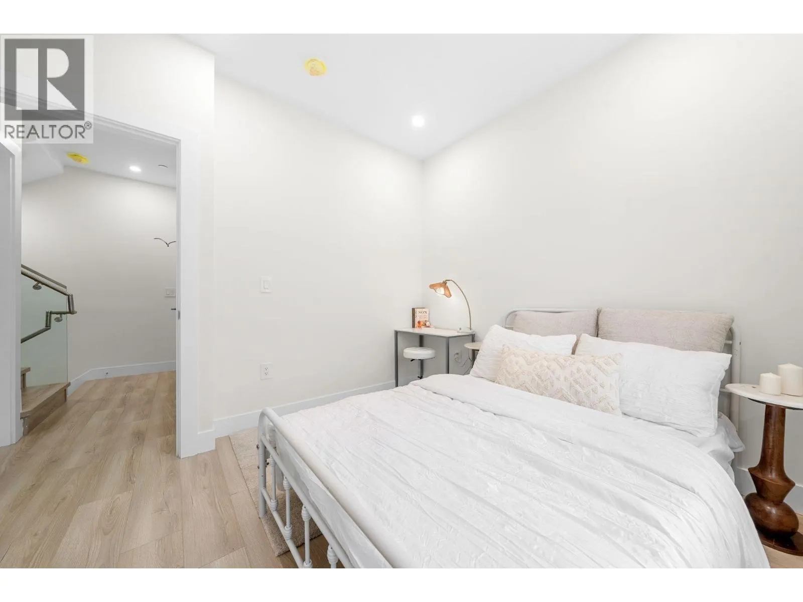 3 3581 HAIDA DRIVE