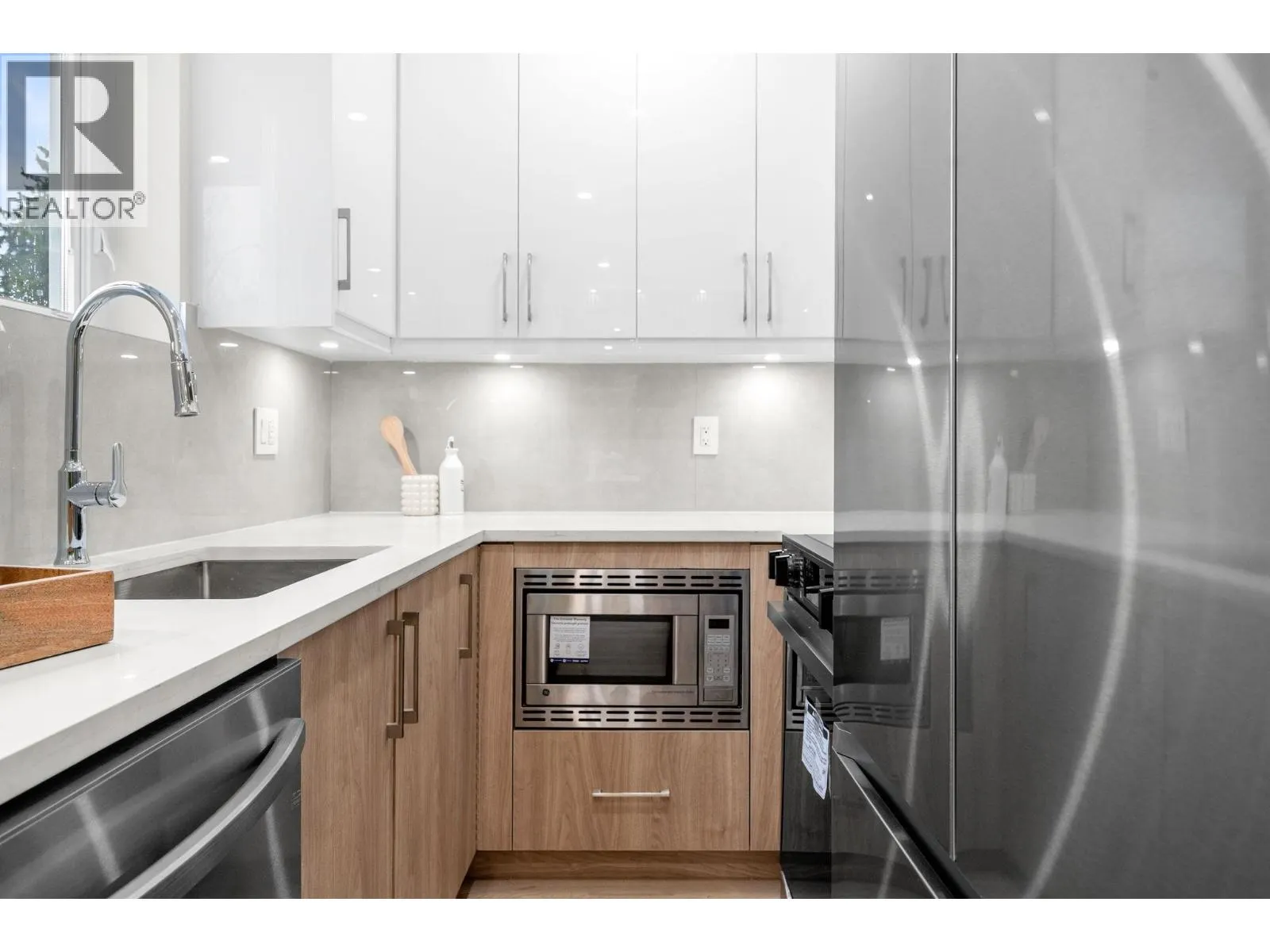 3 3581 HAIDA DRIVE