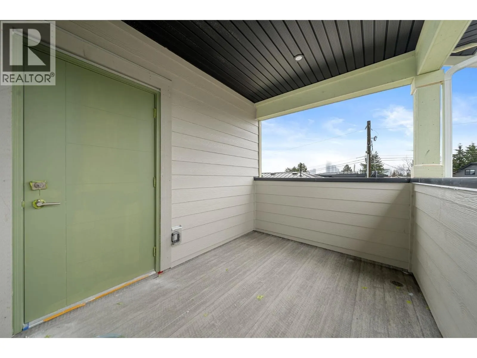 3 3581 HAIDA DRIVE