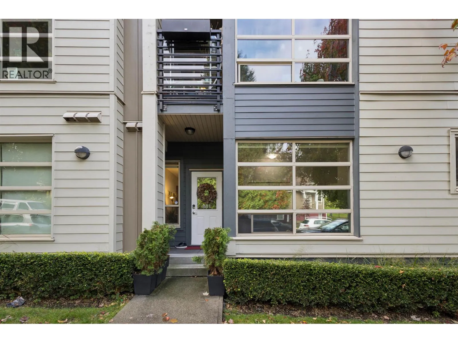881 SALSBURY DRIVE