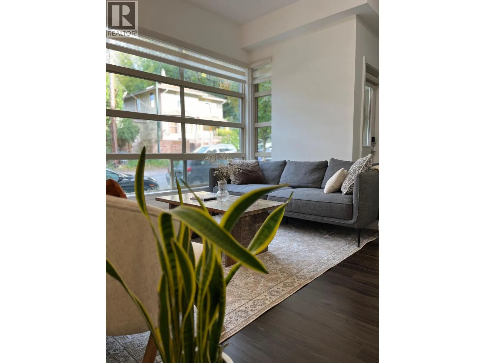 881 SALSBURY DRIVE