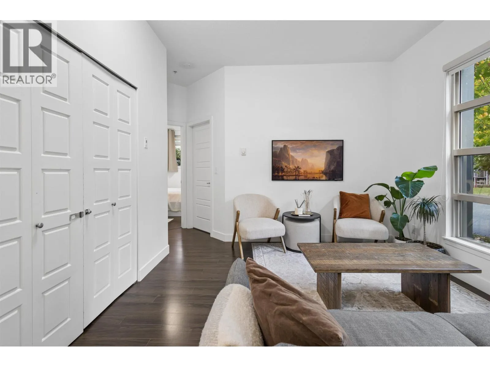 881 SALSBURY DRIVE