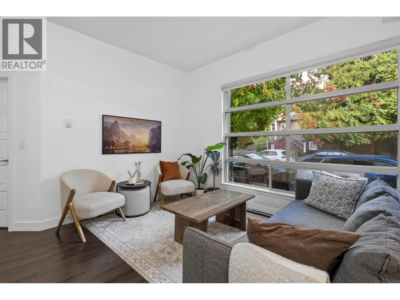 881 SALSBURY DRIVE