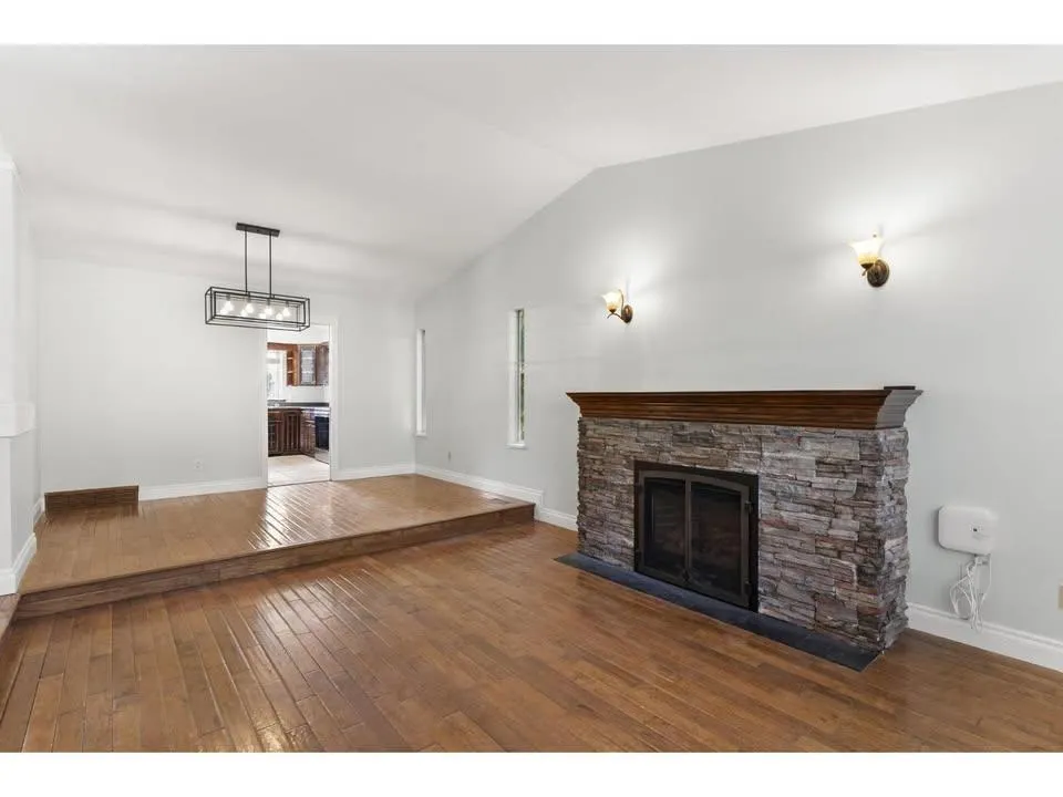 Upper-33480 BLUEBERRY DRIVE