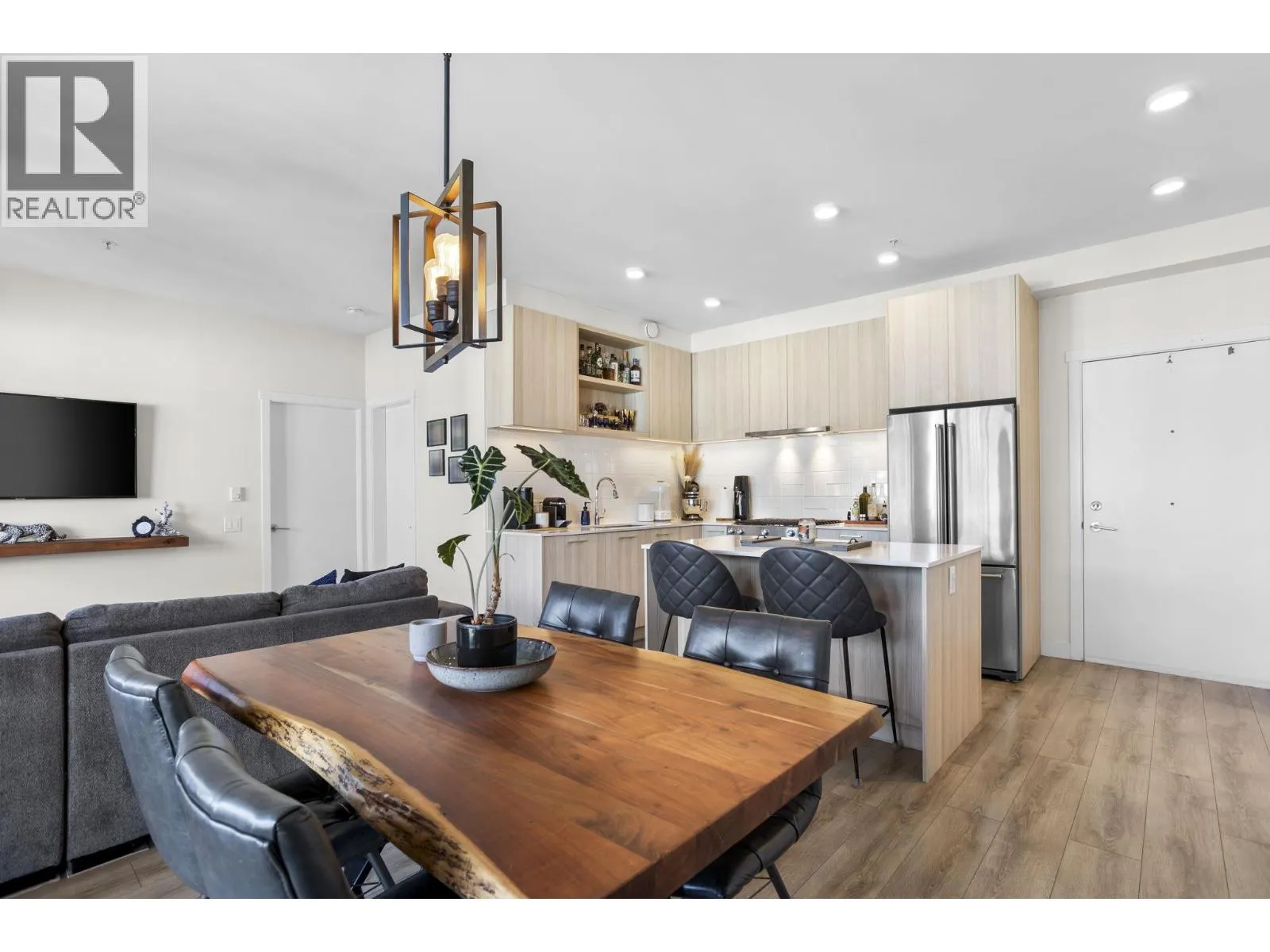 613 721 ANSKAR COURT
