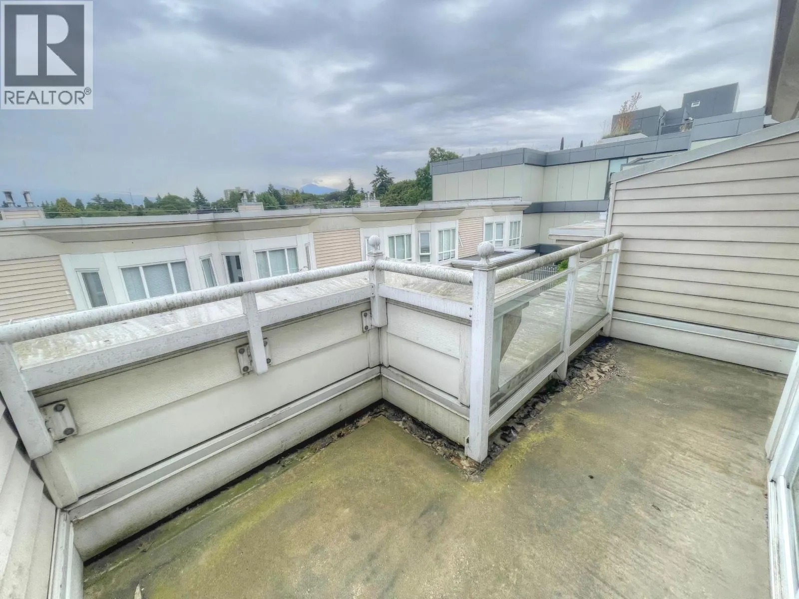 306 2545 W BROADWAY