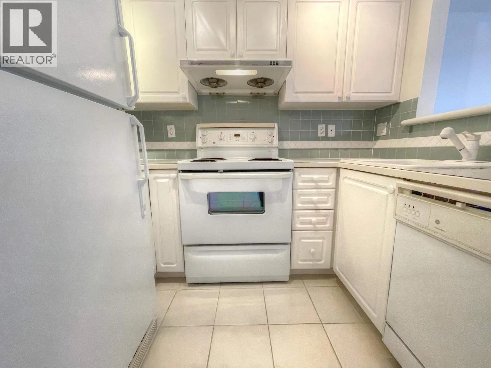 306 2545 W BROADWAY
