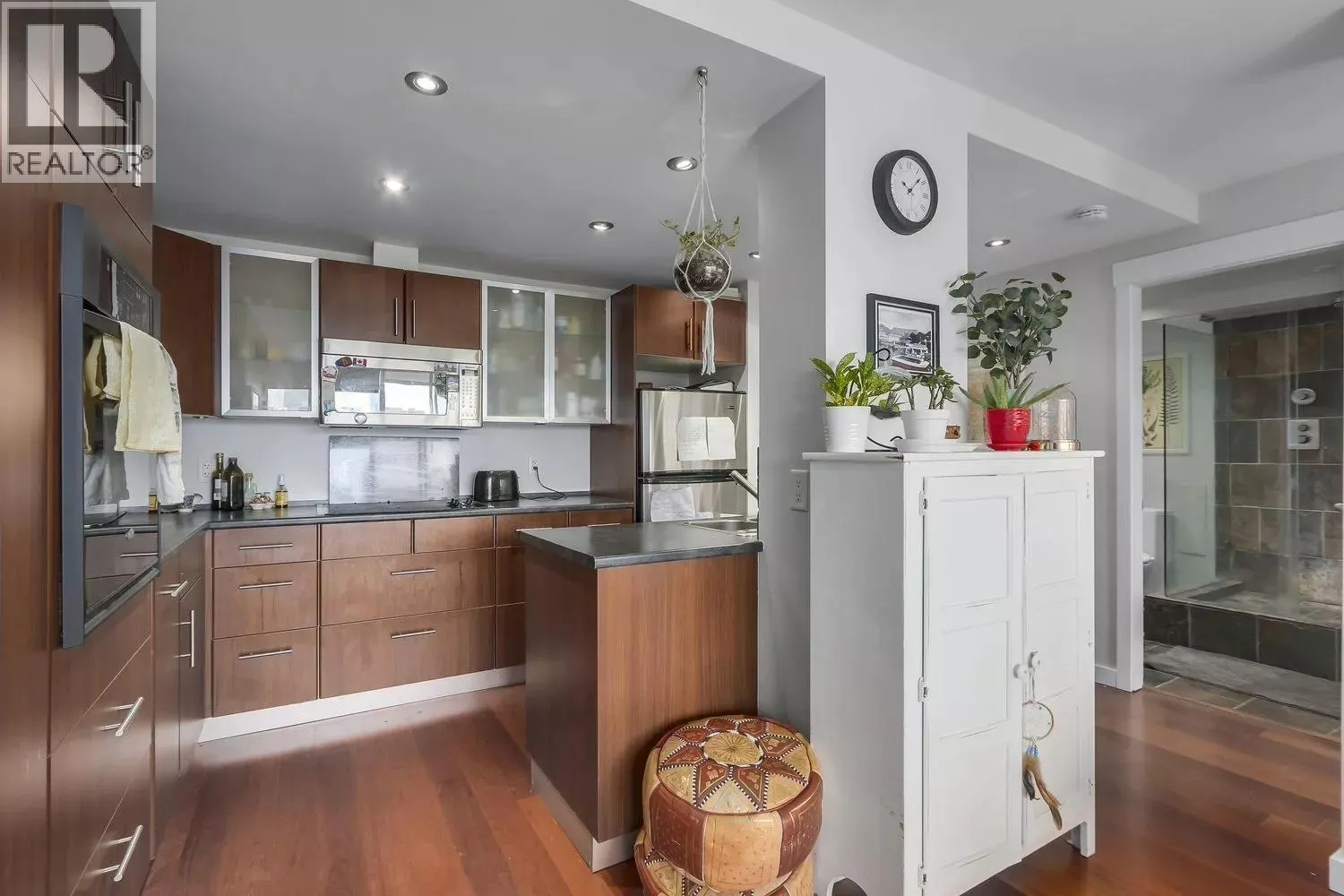 1908 1850 COMOX STREET