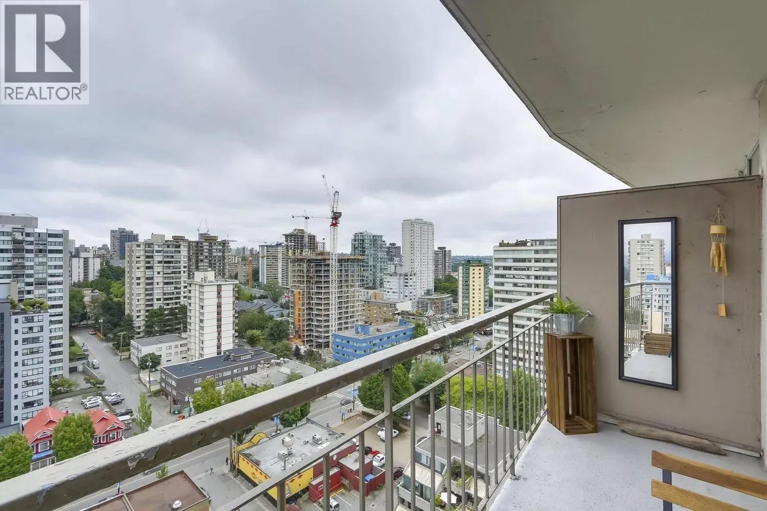 1908 1850 COMOX STREET