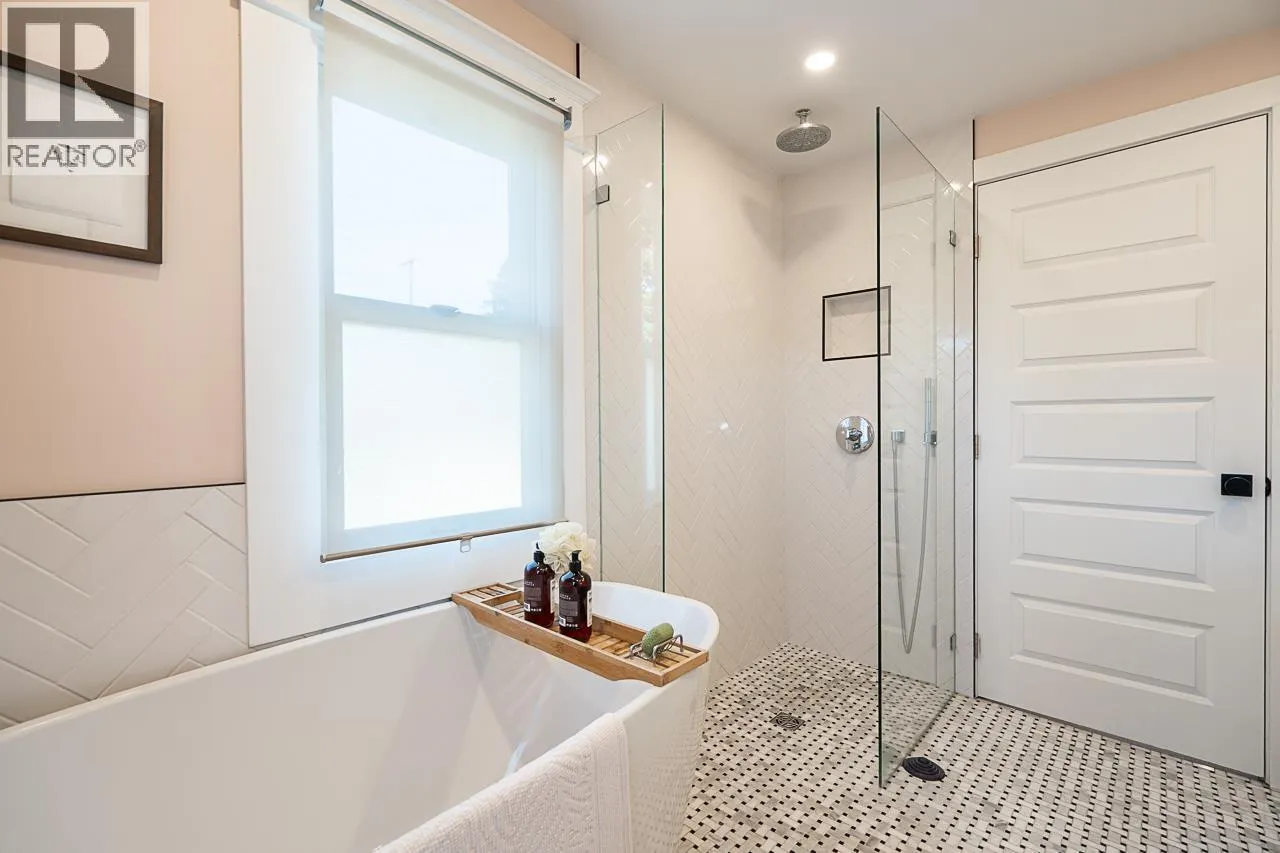 416 W 6TH STREET