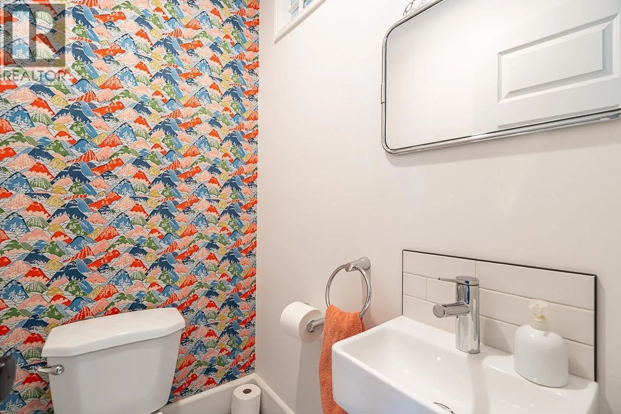 416 W 6TH STREET