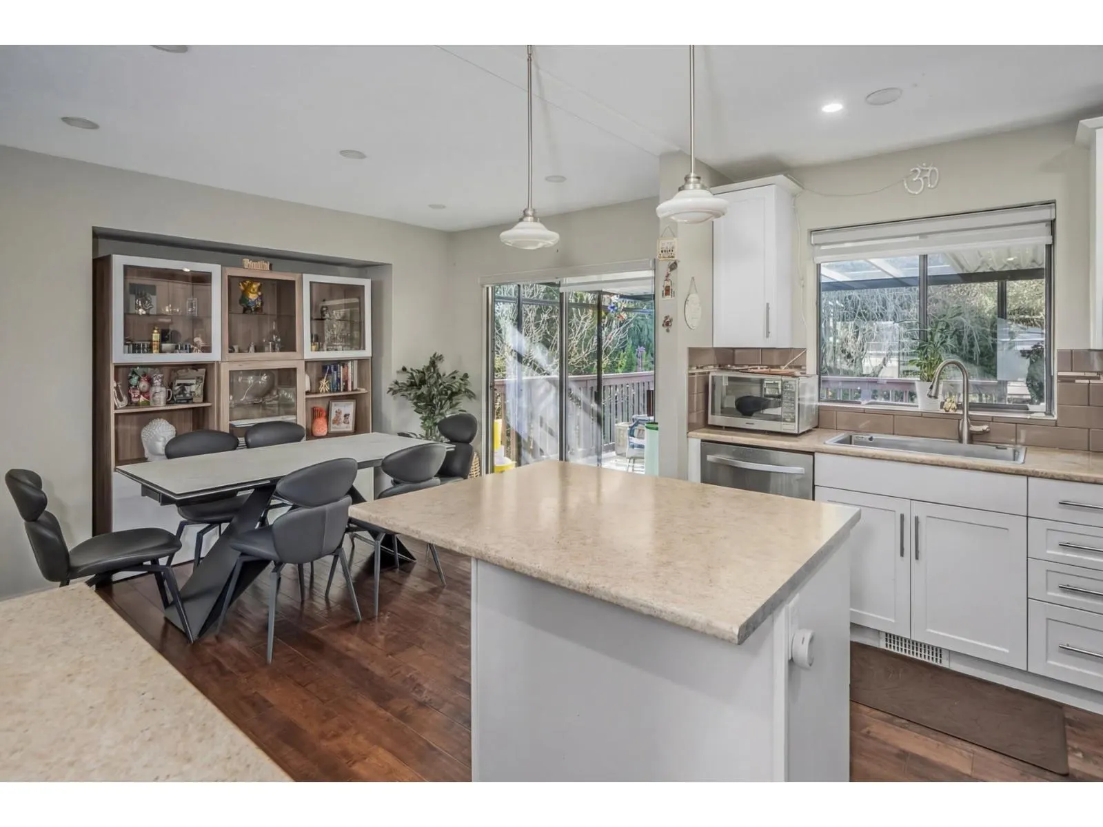 1981 158A STREET